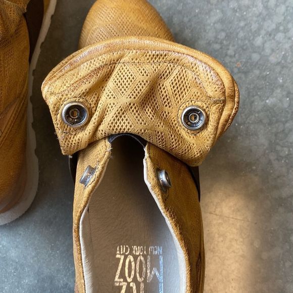 🔥Miz Mooz Ankle Booties, Low Wedge, Brown Leather, EUC! - US8.5🔥 - Picture 8 of 12